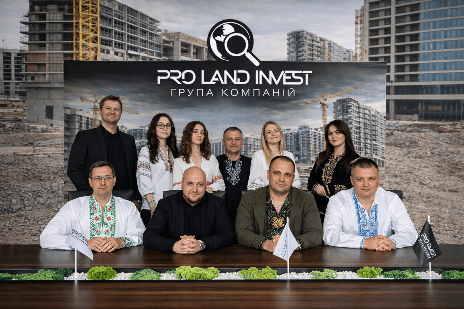 команда будівельної компанії у Львові